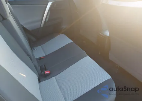 2015 Toyota Rav4 Le z USA, uszkodzony, nr VIN JTMZFREV9FD047818